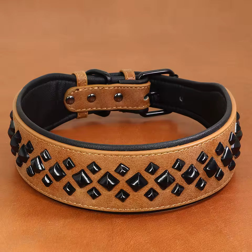 collier-en-cuir-pour-chien-cloute-marron-clair-design
