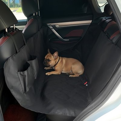 Protection voiture chien PawNGo bulldog couché